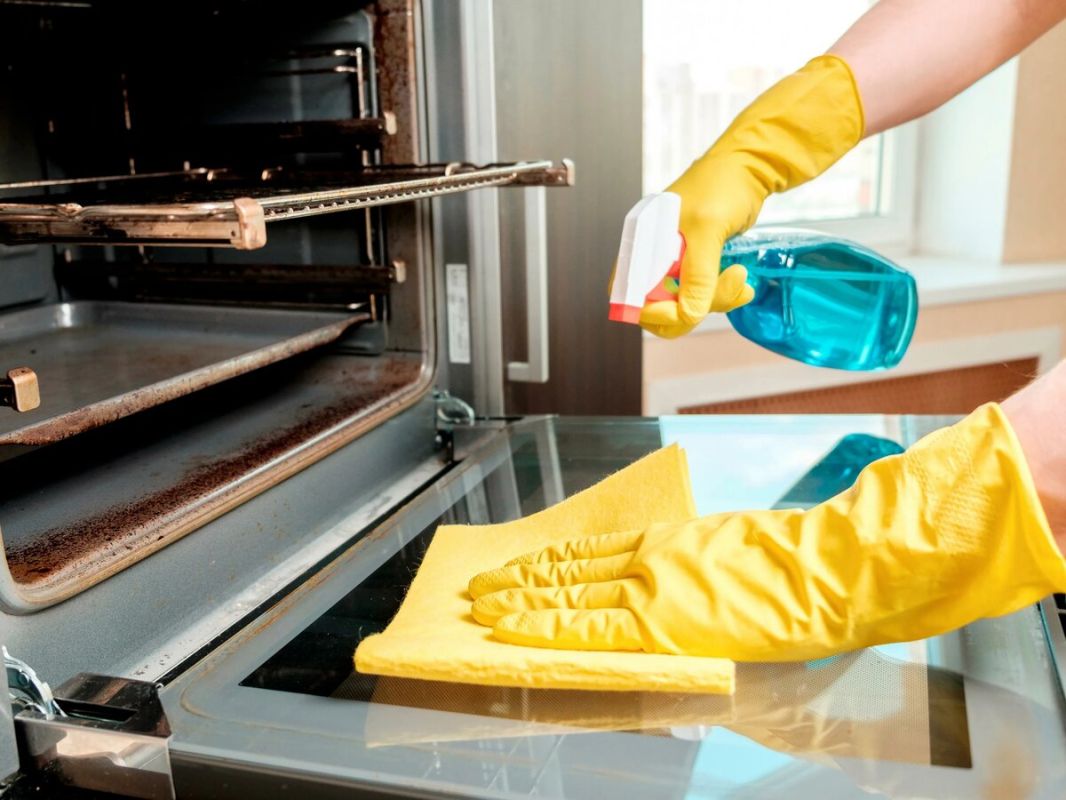 Как быстро очистить духовку: проверенные методы из прошлого