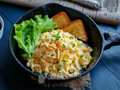 С утреца в печке… ой, на сковородочке? За две минуты! Яичница скрэмбл-болтунья с нюансами