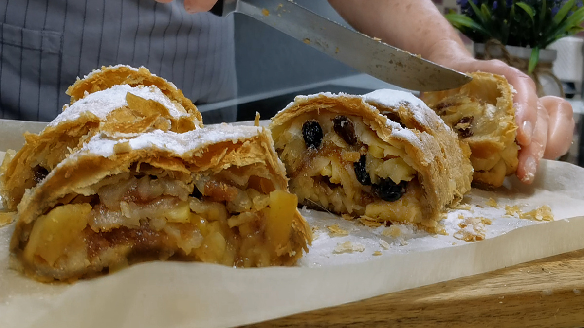 Зимний яблочный штрудель: просто, быстро и очень вкусно