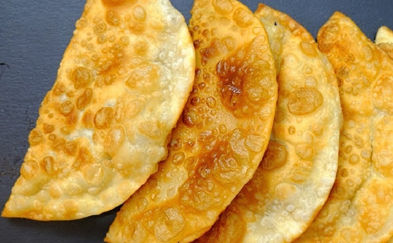 Как приготовить идеальное тесто для чебуреков: секреты хрустящей корочки