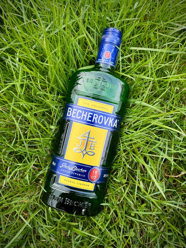 ����� ��������� ������ Becherovka: ������������ ������� ����� � ������� ��������