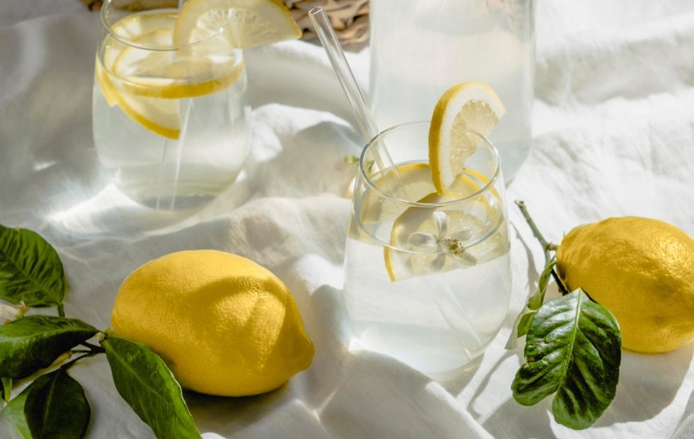 Как правильно пить воду: факты против мифов