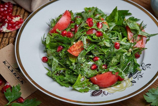 Потрясающий грузинский салат Броцеули: свежесть и вкусы на вашем столе