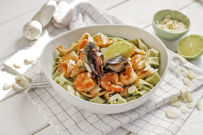 Секреты приготовления шпинатных фетучини с морепродуктами в кокосовом соусе