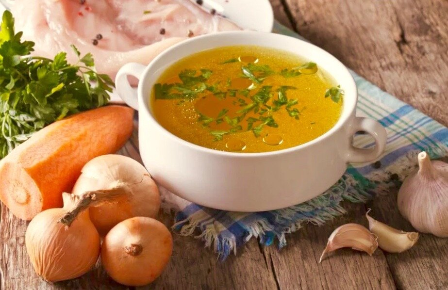 Секреты идеального куриного бульона: от выбора курицы до тонкостей приготовления
