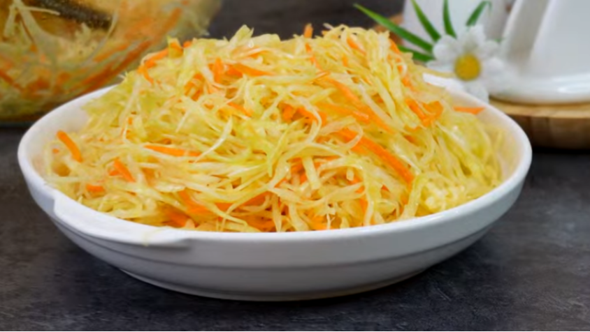 Ностальгия на тарелке: идеальный капустный салат как в советской столовой