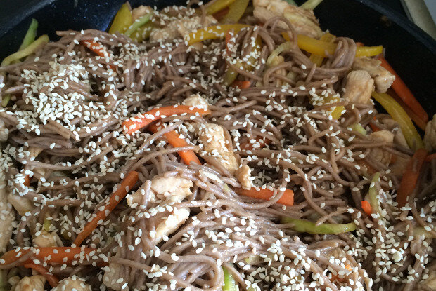 Лапша с индейкой и овощами: простой и вкусный рецепт