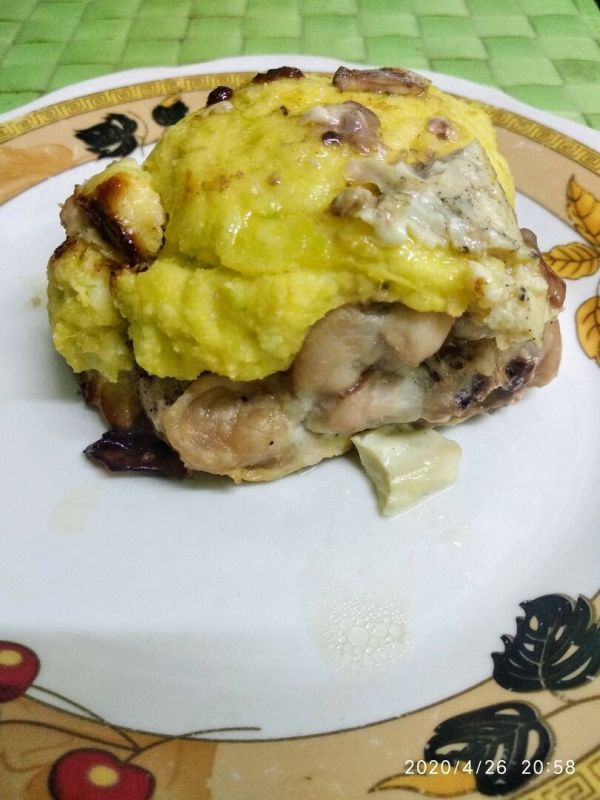 Сытный и полезный ужин: курица в шапке из овощей