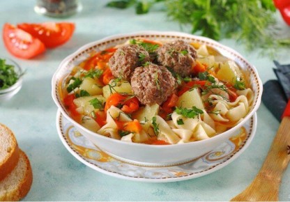 Погружение в вкус: лагман с фрикадельками