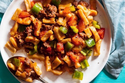 Жареная лапша в томатном соусе с бараниной