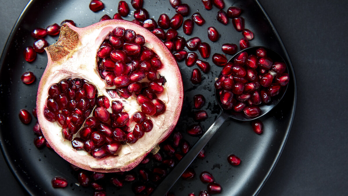 Зачем включать гранат в свой рацион: полезные свойства и секреты употребления