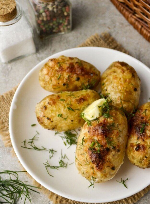 Нежный молодой картофель с сметаной: готовим в духовке