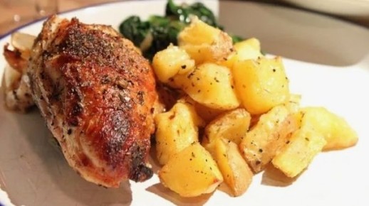 Сочная курица с картофелем, запеченная в рукаве