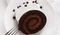 Неповторимый шоколадный рулет: удивите гостей новым десертом