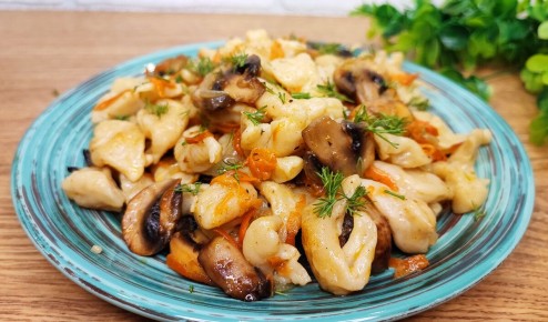 Необычное блюдо за копейки: как приготовить галушки с грибами