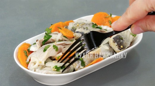 Нежная селедка в маринаде: идеальная закуска для вашего праздничного стола