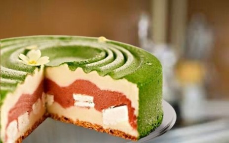 Удивительные летние десерты: торт мороженое мохито с клубникой