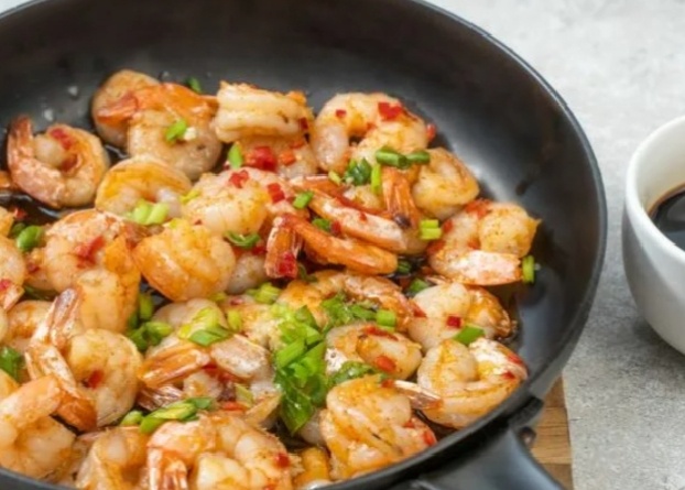 Жареные креветки с чесноком: незабываемо вкусно и быстро