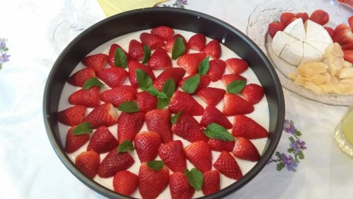 Впечатляющий творожный торт без выпечки для любителей сладостей