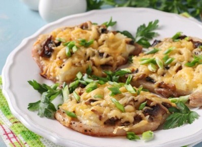 Вкусное сочетание: мясо с грибами и ананасами для настоящих гурманов