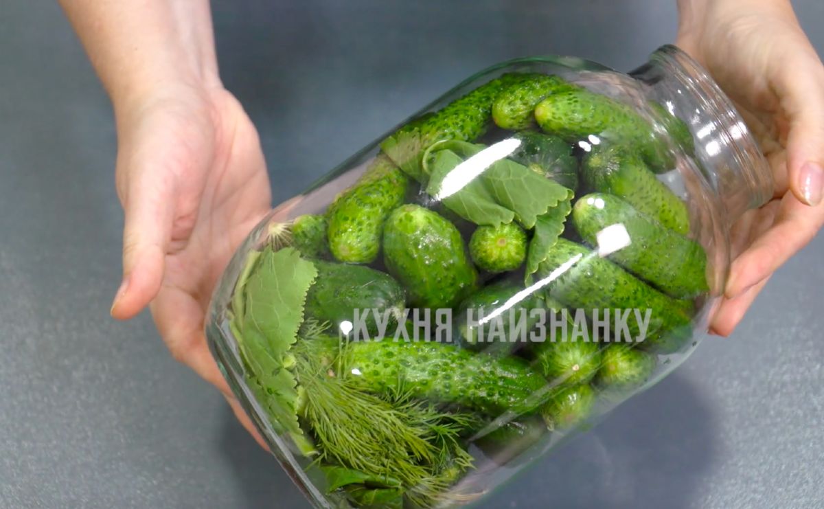 Хрустящие огурцы на зиму: простой рецепт без уксуса и сахара