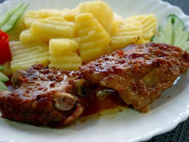 Свиные рёбрышки в медово-соевом соусе: простой рецепт с картофелем