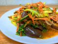 Непревзойденный салат из баклажанов по-корейски: оригинальная закуска для любого стола
