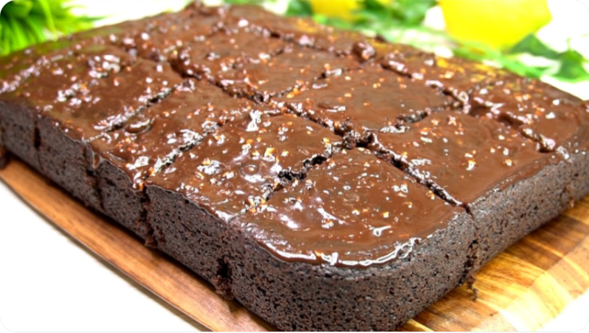 Пирог «Сумасшедший»: простой рецепт, который спасет от сладкой ломки