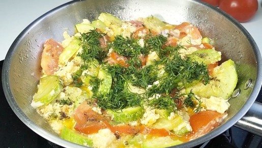 Скрембл с кабачком и помидорами: идеальный завтрак на быстрое утро