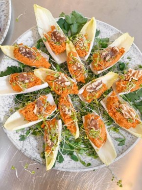 Как собрать тарелку под декабрьское меню так, чтобы она выглядела дорого