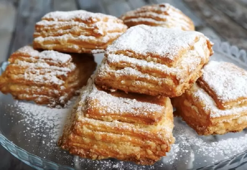 Слойки на кефире: простой и вкусный способ порадовать родных