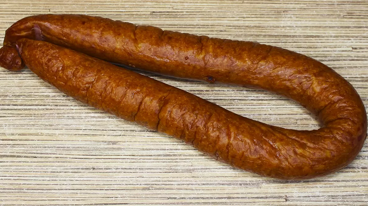 Сытная картошка с колбасой и овощами на сковороде