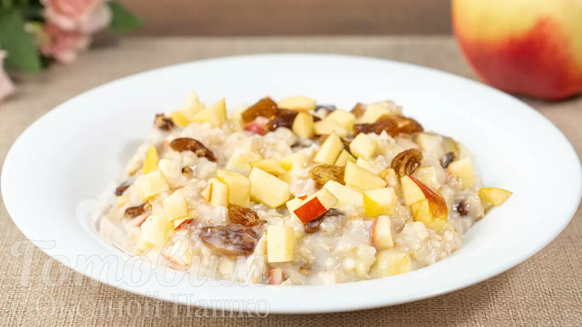 Овсяная каша с фруктами: идеальный завтрак за 10 минут