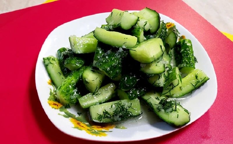 Маринованные огурцы за 10 минут: быстро, просто и с неожиданным вкусом