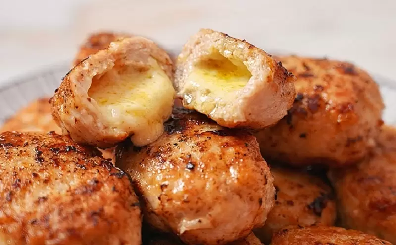 Кулинарный шедевр: как приготовить легендарные котлеты с грибной начинкой дома