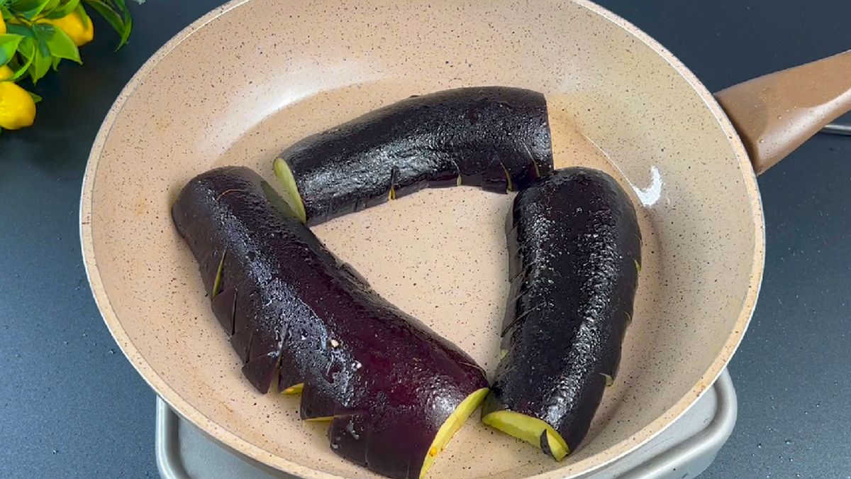 Корейский рецепт закуски из баклажанов, который удивит всех