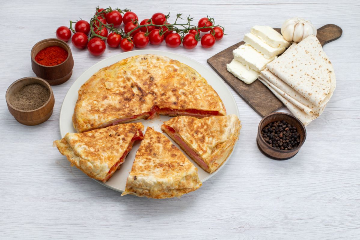 Три оригинальных блинных пирога для Масленицы: от традиций к новым вкусам
